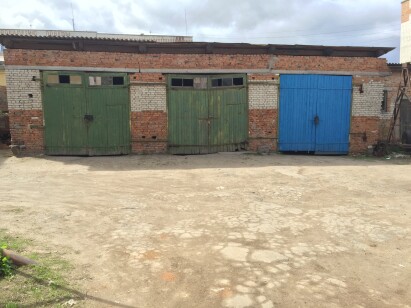 Сумська область, Шосткинський р-н, м. Глухів, пров. Поштовий, буд. 4. Оренда – приміщення гаражів площею 160,10 кв. м. (В)