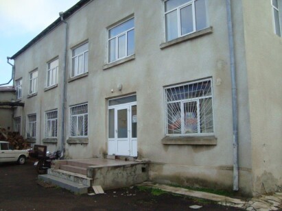 Одеська обл., Роздільнянський р-н, смт. Велика Михайлівка, вул. Центральна, 113. Оренда – приміщення підвалу загальною площею 50,40 кв.м. (В)