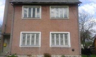 Закарпатська обл.,Тячівський  р-н., с.Терново, вул. Леніна, 79; Оренда – приміщення  2-го  поверху площею 53,9 кв.м.(В)