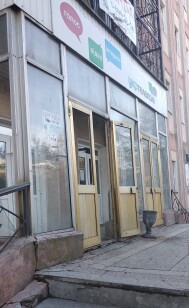 Одеська обл., Білгород-Дністровський район, м. Татарбунари, вул. Центральна, буд.№25. Оренда – приміщення 2-го поверху офісного типу загальною площею 27,70 кв.м. (В)