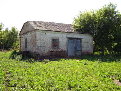 Сумська обл., Сумський р-н., с. Миропілля, вул. Сумська (Леніна), буд. 52. Оренда – нежитлова будівля з підвалом та дизельною площею 233,2 кв.м. (В)