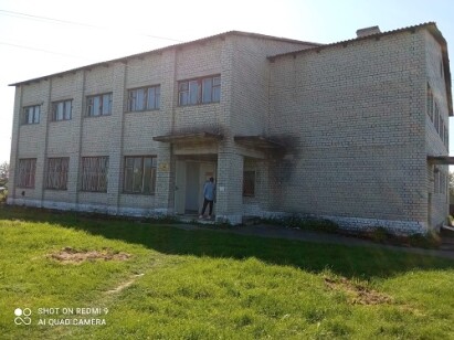 Рівненська обл., Рівненський р-н, с. Олександрія, вулиця Свято-Преображенська, 64 . Оренда – нежитлові приміщення 1 –го та 2 –го поверху загальною площею 433,6 кв. м. (В)