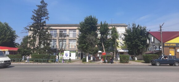 Харківська обл., Харківський р-н, м. Мерефа, вул. Дніпровська, 226. Оренда – приміщення на 1-го поверху площею 216,0 кв.м. (П)