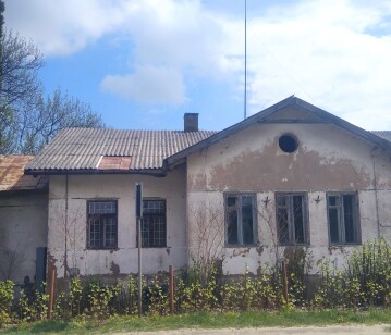 Львівська обл., с. Потелич, вул. Центральна, 126а;     Оренда – приміщення 1-го поверху площею 46,0 кв.м. (В)