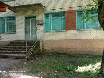 Волинська обл., Володимир-Волинський р-н., с. Хобултова, вул. Шевченка, 6. Оренда – приміщення 1-го поверху площею 81,30 кв.м. (В)