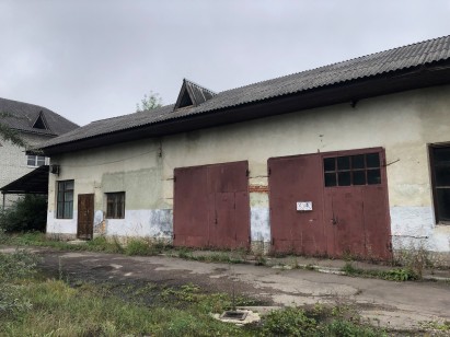 Львівська обл. м. Дрогобич, вул. Самбірська, 81а. Оренда – приміщень одноповерхових будівель площею 133,3 кв. м та приміщення гаражів площею 180,30 кв.м (В)