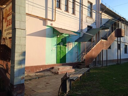 Львівська область, м. Ходорів, вул. Грушевського,23. Оренда – приміщення 1-го поверху площею 23,0 кв.м. (В)