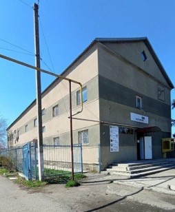 Одеська обл., Березівський р-н, с. Ширяєве, вул. Грушевського, буд.139. Оренда – приміщення 1-го поверху загальною площею 98,90 кв.м (В).