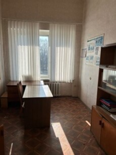 Полтавська обл., м. Зіньків, вулиця Воздвиженська, 36. Оренда – приміщення 3-го поверху площею 11,10 кв.м. (В)