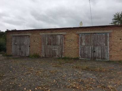 Полтавська обл., Лубенський р-н., м. Пирятин, вул. Архітектора Хітріна, 16. Оренда – Гаражі площею 72,60 кв.м. (В)