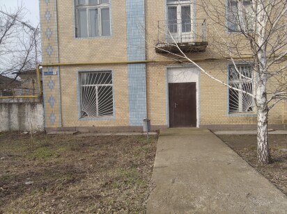Одеська обл., Березівський р-н, смт. Ширяєве, вул. Грушевського, буд.137. Оренда – приміщення 1-го поверху площею 42,40 кв.м. (В)