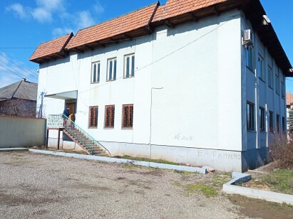 Закарпатська обл., Мукачівський р-н, с. Великі Лучки, вул. Гагаріна, 30. Оренда – приміщення 2-го поверху площею 31,8 кв.м. (В)