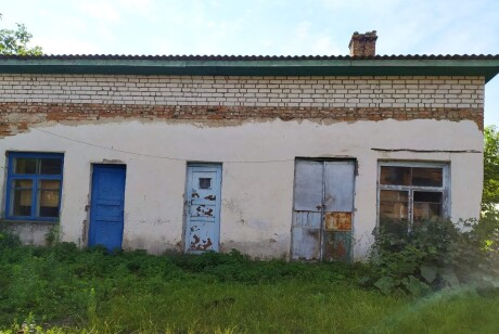 Рівненська обл., Рівненський р-н, с.Тучин, вул.Поштова, 4. Оренда – виробничі приміщення загальною площею 243,1 кв.м. (В)