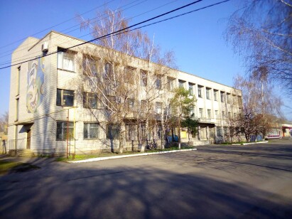 Полтавська обл., смт. Семенівка, вул. Воїнів Інтернаціоналістів, буд. 12/9. Оренда – приміщення 1-го поверху 28,3 кв.м.