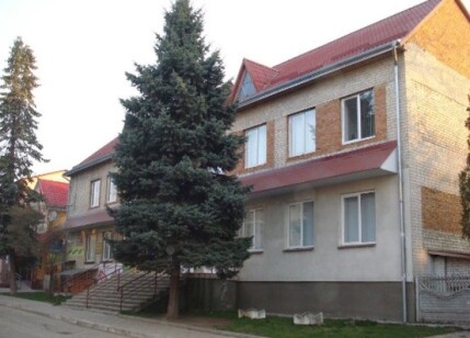 Львівська обл., м. Судова Вишня, пл. Ів. Франка, 13. Оренда – приміщення 2-го поверху площею 47,40 кв.м. (В)