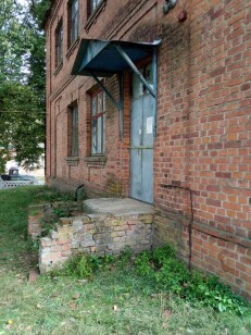 Сумська обл., Роменський р-н, с. Глинськ, вул. Роменська, буд.13;   Оренда – нежитлове приміщення площею 48,1 кв.м. (В)