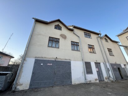 Львівська обл., м. Самбір, вул. А. Чайковського, 15. Оренда – приміщення 2-го та 3-го поверху, площею 189,70 кв.м. (В)