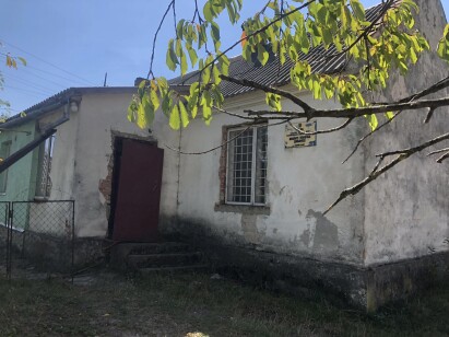 Львівська обл., м. Старий Самбір, вул. Садова,19. Оренда – частина нежитлової будівлі загальною площею 38,6 кв. м. (В)