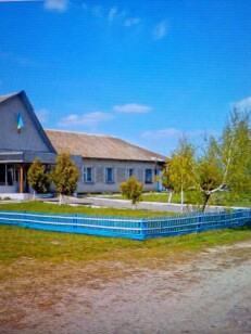 Сумська обл., Шосткинський р-н, с. Макове, вул. Озерна, буд. 1. Оренда – частина будівлі площею 101,3 кв.м. (В)