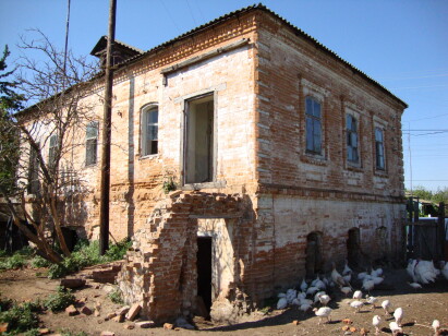 Сумська обл., Сумський р-н., с. Миропілля, вул. Сумська (Леніна), буд. 52. Оренда – нежитлова будівля з підвалом та дизельною площею 233,2 кв.м. (В)