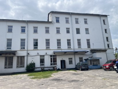 Рівненська обл., Сарненський район, селище Рокитне, вул. Незалежності, 9. Оренда –група приміщень 1-го поверху площею53,70кв.м (В)