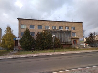 Чернігівська обл., м. Носівка, вул. Центральна, 18. Оренда приміщень 2-го поверху