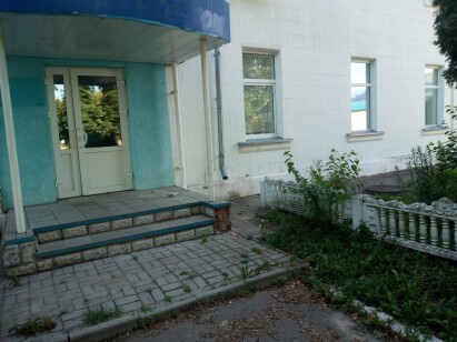 Чернігівська обл., смт. Варва, вул. Шевченка, 39. Оренда – нежитлове приміщення 1го поверху площею 83,3 кв.м. (В)