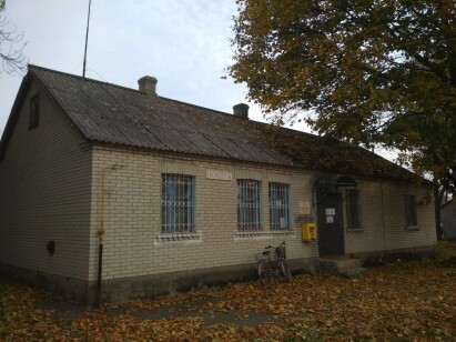 Волинська обл., Володимир-Волинський р-н, с. Стара Лішня, вул. Миру, 39. Оренда – група приміщень 1-го поверху площею 19,30 кв.м. (В)