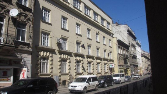 м. Львів, вул.Петра Дорошенка, 26;    Оренда – приміщення четвертого поверху площею 350,90 кв. м (В)