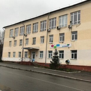 Рівненська обл., м. Корець, вул. Київська, 67а. Оренда – приміщення 2-го поверху