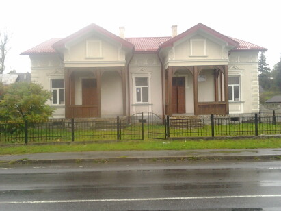 Львівська обл. смт. Верхнє Синьовидне, вул. Січових Стрільців, 106. Оренда – частини будівлі площею 294,10 кв.м. (В)