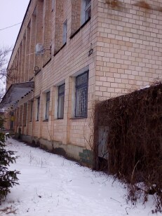 Полтавська обл., Полтавський р-н, смт. Чутове, вул. Центральна, 24. Оренда – Приміщення 1-го поверху площею 6,10 кв.м. (В)