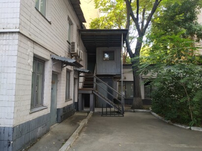 м. Київ, вул. Антоновича, 40;  Оренда–Будівля, площею 253,0 кв.м. (В)