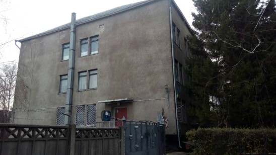 Харківська обл., смт. Великий Бурлук, вул. Центральна, 5. Оренда – приміщення на 1-му поверсі площею 52,7 кв.м. (В)