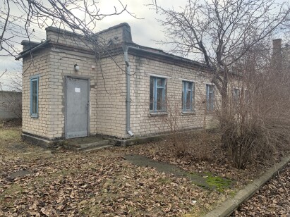 Дніпропетровська обл., м. Новомосковськ, вул. Північна, 5. Оренда – приміщення громадського будинку нежитлових будівель площею 2636,60 кв.м. (В)