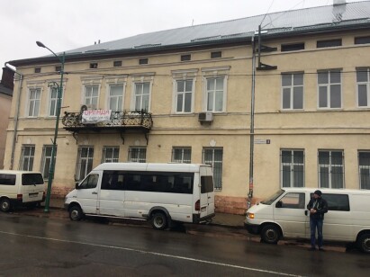 Львівська обл., м. Сколе, вул. Д. Галицького, 18. Оренда – приміщення 2 –го поверху площею 491,4 кв.м. (В)