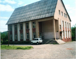 Закарпатська обл., Тячівський р-н., с. Угля, вул. Воз’єднання, 2. Оренда – приміщення 2-го поверху площею 65,45 кв.м. (В)