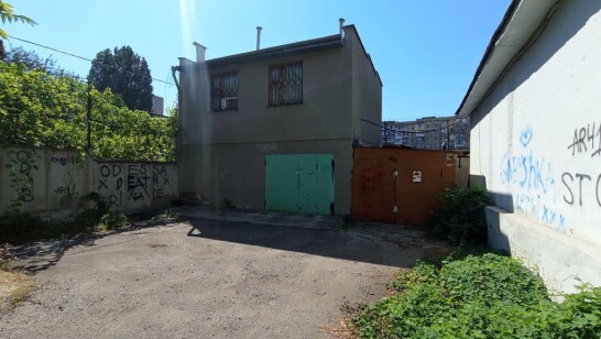 Одеська обл., м. Одеса, вул. Ак. Корольова, 43;  Оренда – приміщення гаражу загальною площею 39,00 кв.м. (П)