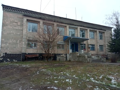 ДОВГОСТРОКОВА ОРЕНДА! Чернігівська обл., с-ще Остер, вул. Збанацького, 21. Оренда – приміщення 2 поверху площею 272,50 кв.м (В)