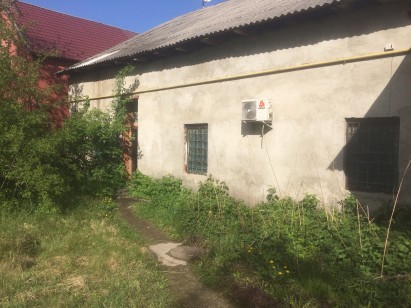 Закарпатська обл., Хустський р-н., с. Вишково, пл. Червона, 6. Оренда – приміщення на 1-му поверсі площею 26,30 кв.м. (В)