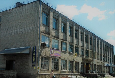 Сумська обл., м. Кролевець, вул. Миру, буд. 8. Оренда – приміщення 1-го поверху площею 9,4 кв.м. (В)