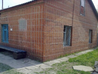 Рівненська обл., смт. Володимирець вул. Поштова ,23. Оренда – приміщення 1-го поверху загальною площею 80,5 м.кв. (В)