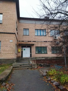 Полтавська обл., Миргородський р-н, смт. Велика Багачка, вулиця Чекалових, 17. Оренда – приміщення 2-го поверху загальною площею 29,00 кв.м. (В)