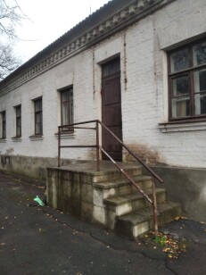 Полтавська обл., Миргородський район, смт. Комишня, вул. Миру, 101. Оренда – приміщення загальною площею 552,90 кв.м. (В)