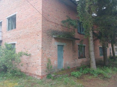 Сумська обл., Роменський район, с. Рогинці, вул. Шевченка, буд. 32. Оренда – нежитлове приміщення площею 48,10 кв. м. (В)