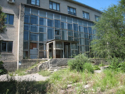 ДОВГОСТРОКОВА ОРЕНДА! Дніпропетровська обл., м. Павлоград, вул. Комарова, 1. Оренда – виробнича будівля загальною площею 2353,60 кв.м (В)