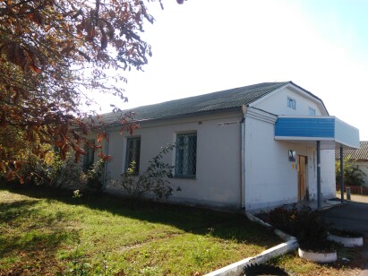 Чернігівська обл., м. Мена, вул. С. Титаренка, 18. Оренда – частина адміністративної будівлі площею 188,4 кв.м. (В)