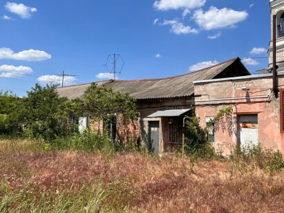 Харківська обл., Харківський р-н, смт. Безлюдівка, вул. Зміївська, 55;  Оренда - приміщення  будівлі площею 202,40 кв.м. (В)