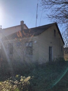 Львівська обл., м. Ходорів, вул. Шевченка, 119. Оренда – нежитлове приміщення площею 47,2 кв. м. та гаражі – 137,7 кв. м. (В)