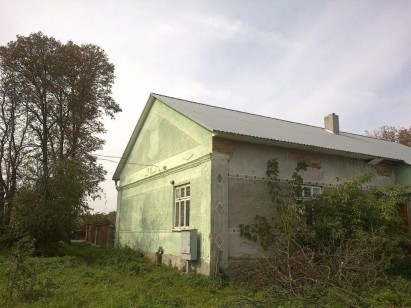 Львівська обл., с. Березівка, вул. Центральна, 26. Оренда – приміщення одноповерхової будівлі площею 24,90 кв. м. (В)